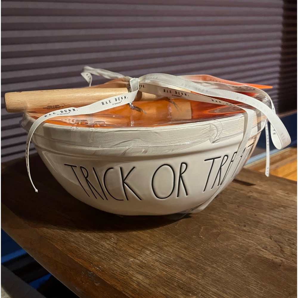 New Rae Dunn Trick or Treat Bowl w Spatula